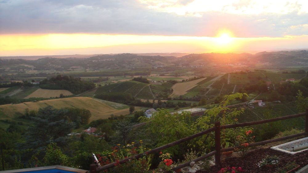 B&B La Taverna Degli Angeli Vezzi Portio Buitenkant foto