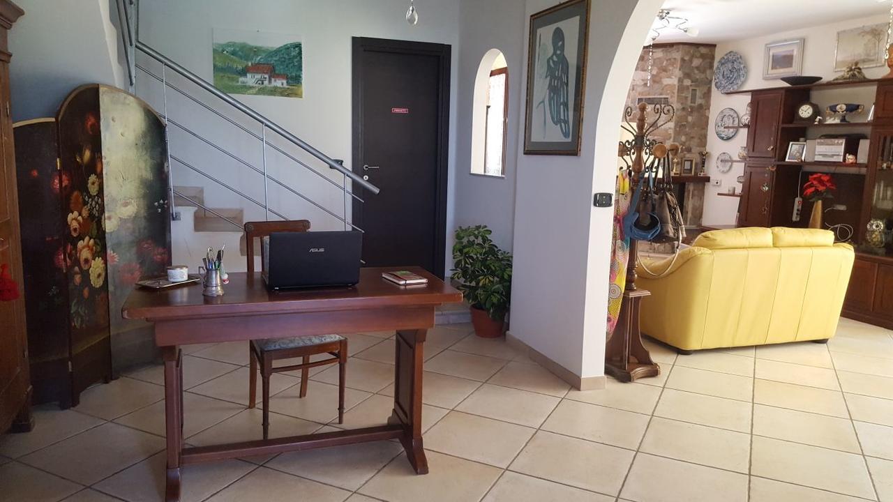 B&B La Taverna Degli Angeli Vezzi Portio Buitenkant foto