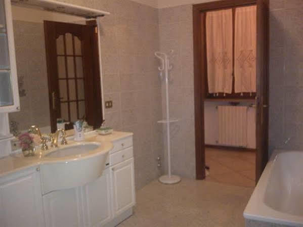 B&B La Taverna Degli Angeli Vezzi Portio Buitenkant foto