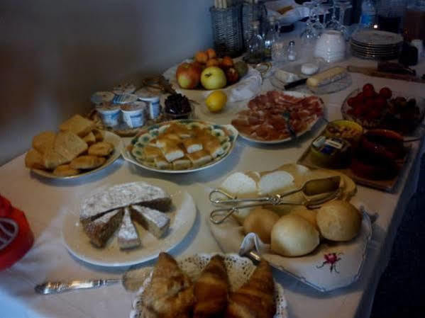 B&B La Taverna Degli Angeli Vezzi Portio Buitenkant foto